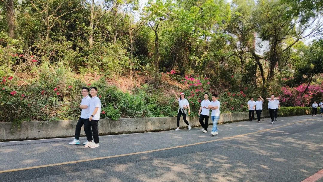 覽紅花湖美景，鑄藍(lán)柯路精神